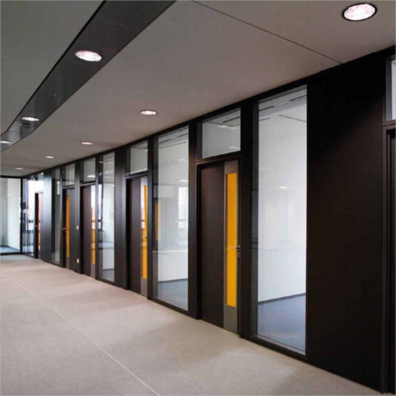 諾沃芬辦公室門