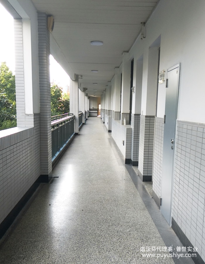 學(xué)校教室門