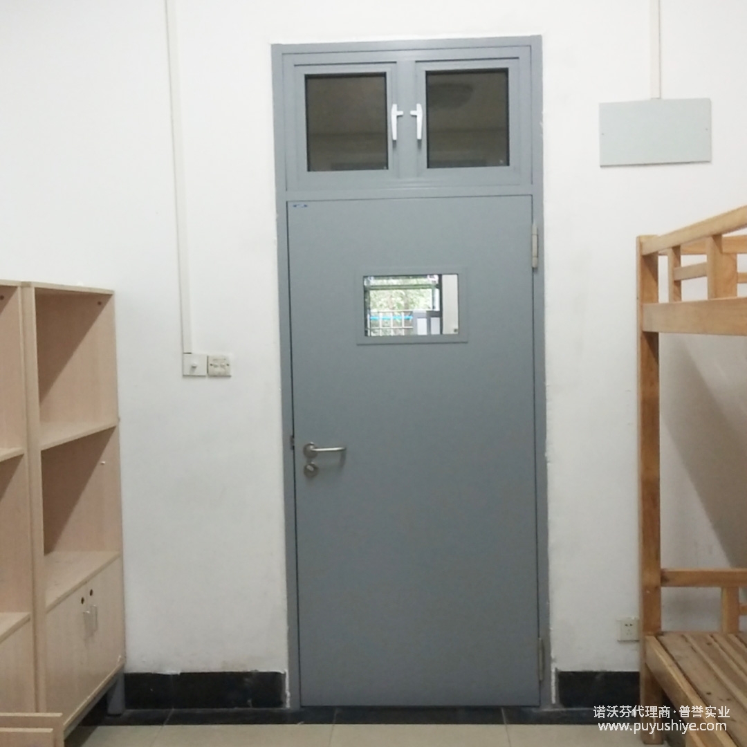 諾沃芬學(xué)校門