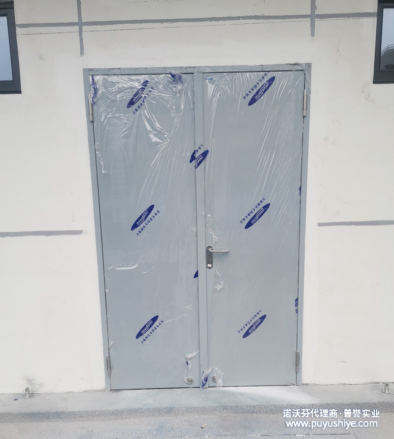 諾沃芬多功能門